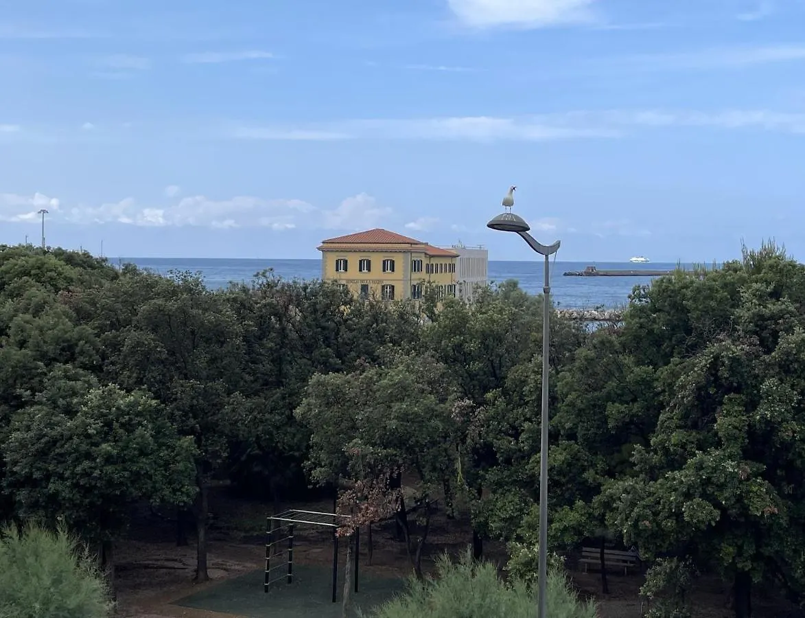 Scoglio Della Regina, Nuovo, Fronte Mare, Vicino Al Porto Daire Livorno