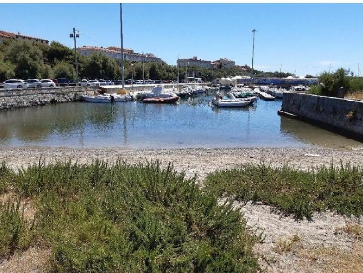 Scoglio Della Regina, Nuovo, Fronte Mare, Vicino Al Porto Daire Livorno